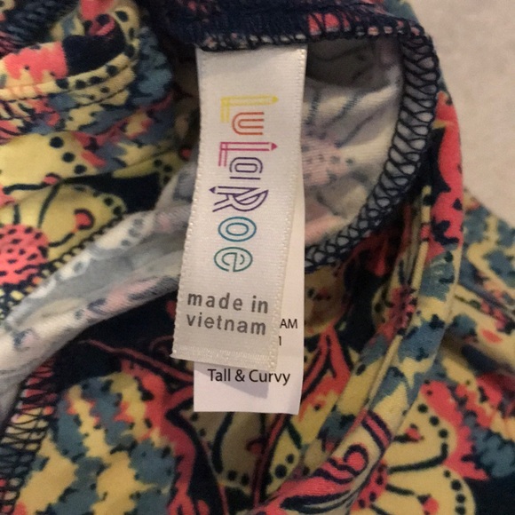 LuLaRoe Tall & Curvy leggings NWT - Picture 3 of 6